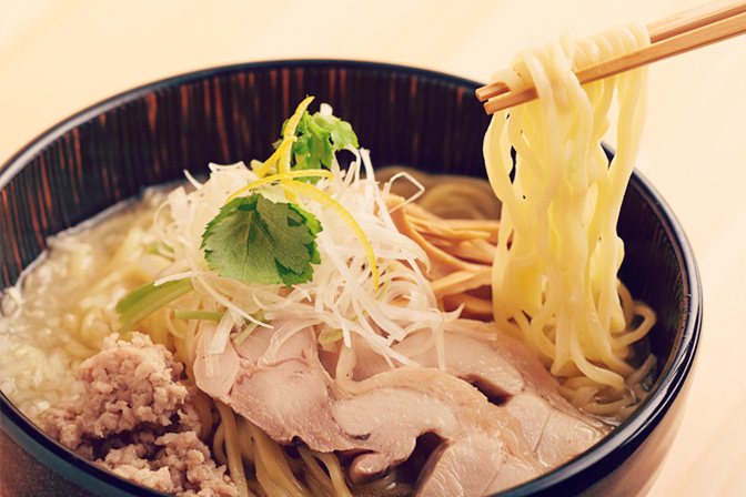 写真:鶏そば 小鳥